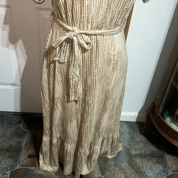 New Directions Tan Cream Short Sleeve Dress w/ Belt Size Large - Picture 3 of 5